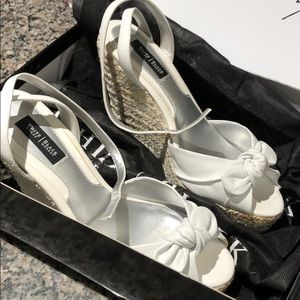 Fiona White Wedges White House Black Market sz 8